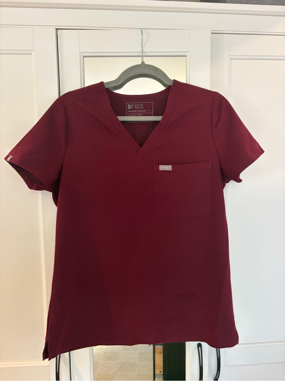 FIGS Women's Catarina Scrub Top in Burgundy - Size Small
